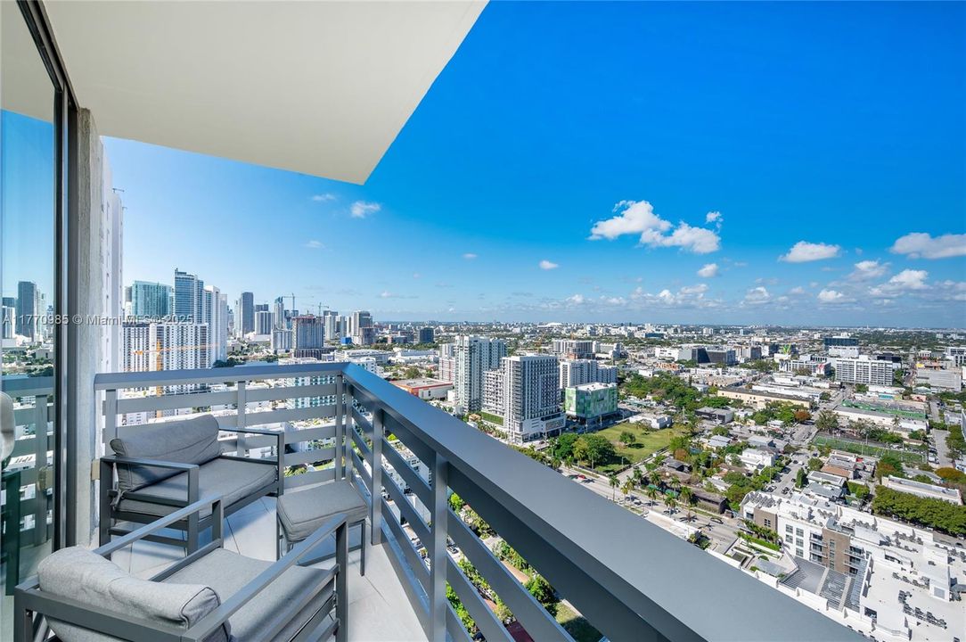 For Sale: $1,290,000 (3 beds, 2 baths, 1395 Square Feet)