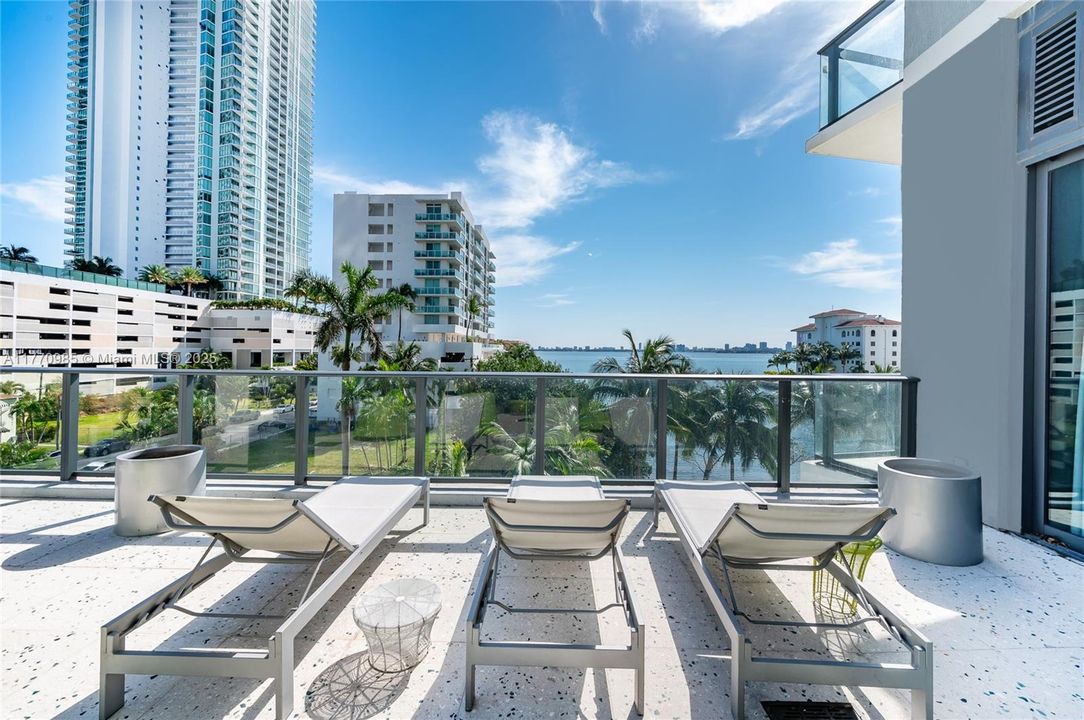 For Sale: $1,290,000 (3 beds, 2 baths, 1395 Square Feet)