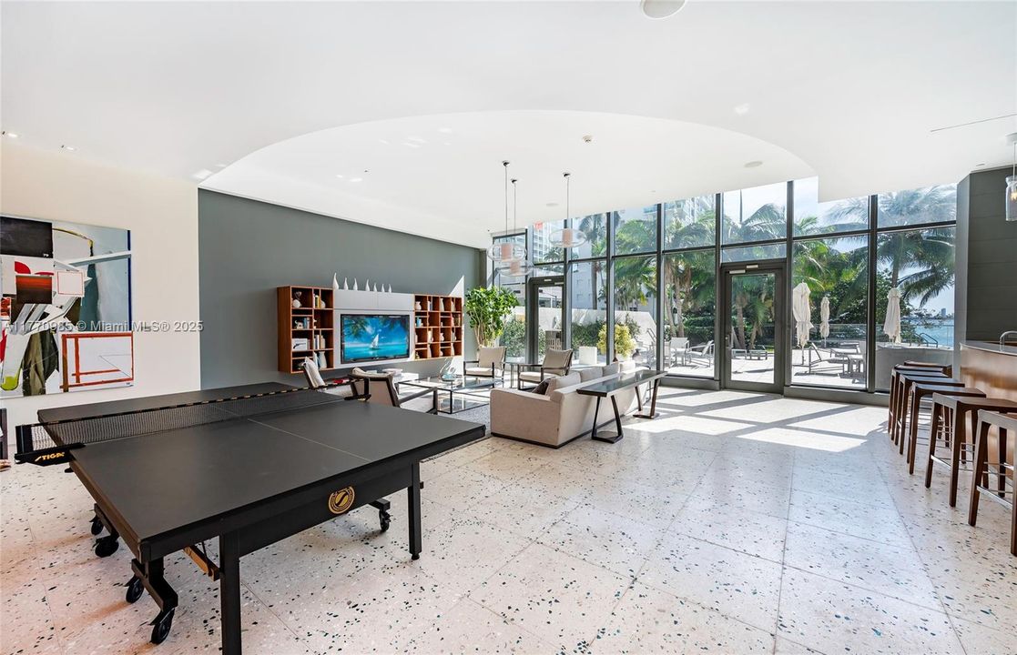 For Sale: $1,290,000 (3 beds, 2 baths, 1395 Square Feet)