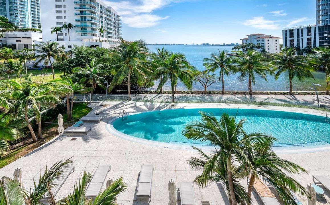 For Sale: $1,290,000 (3 beds, 2 baths, 1395 Square Feet)