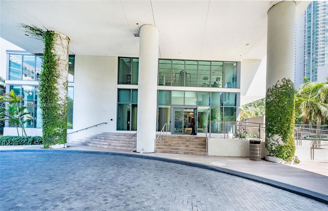 For Sale: $1,290,000 (3 beds, 2 baths, 1395 Square Feet)