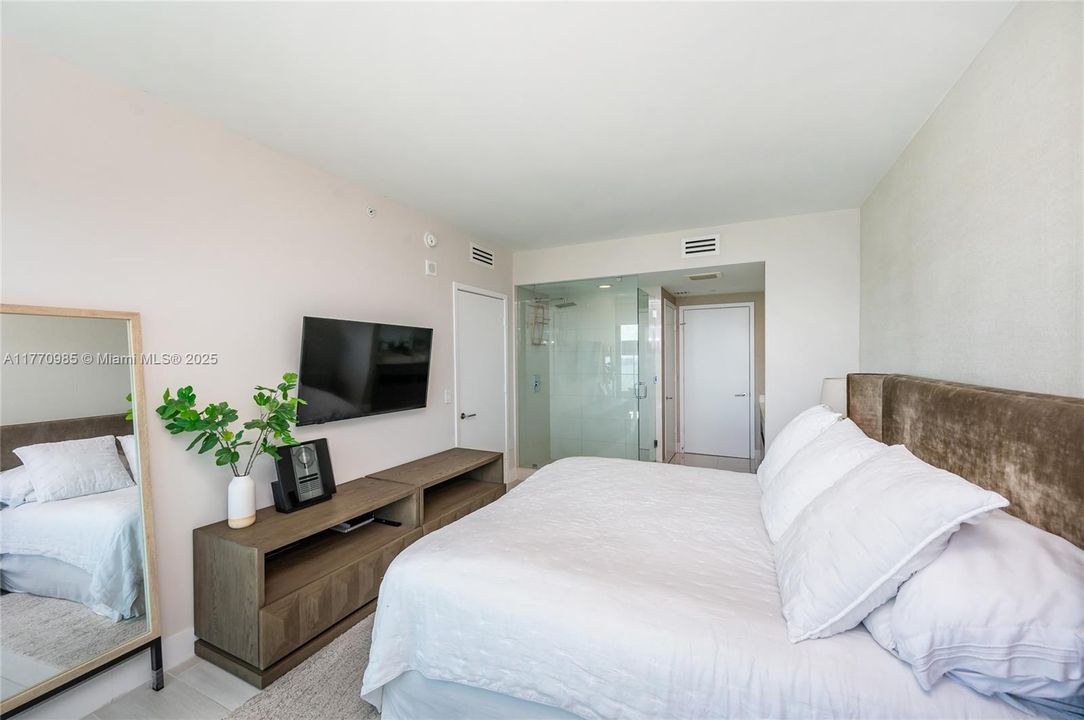 For Sale: $1,290,000 (3 beds, 2 baths, 1395 Square Feet)