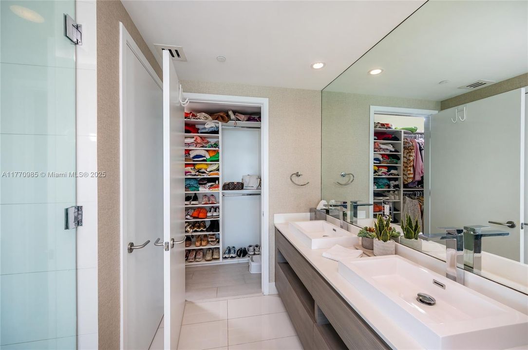 For Sale: $1,290,000 (3 beds, 2 baths, 1395 Square Feet)