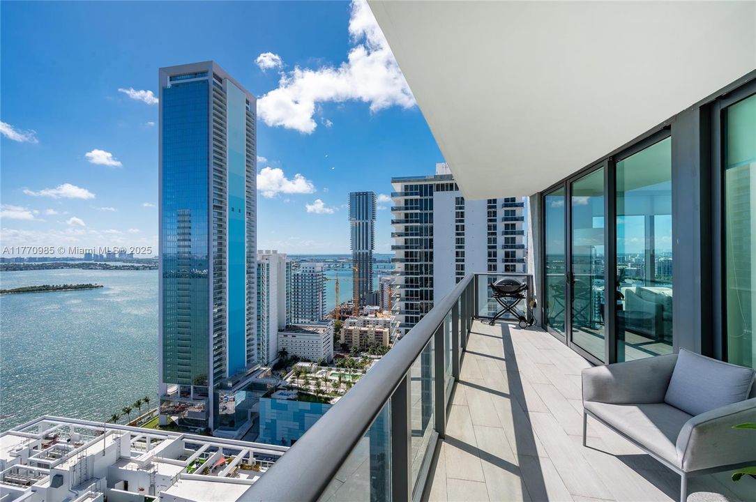 For Sale: $1,290,000 (3 beds, 2 baths, 1395 Square Feet)