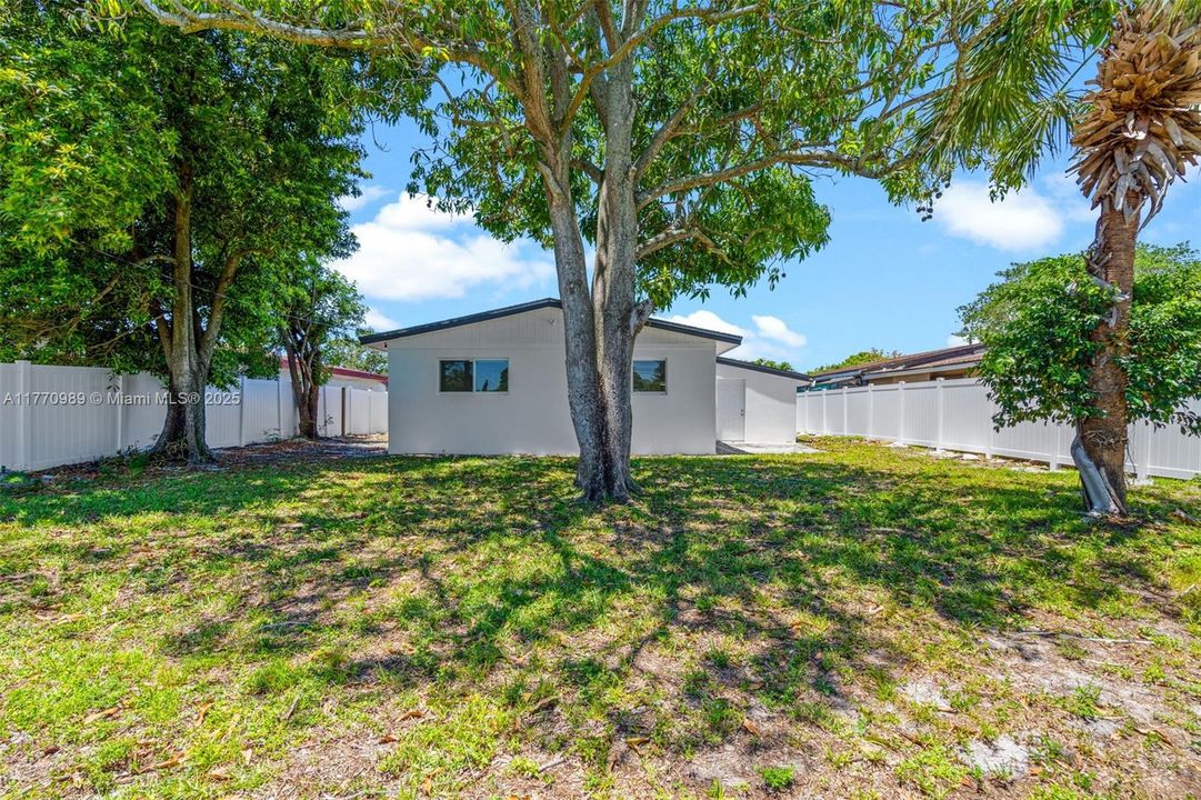 Недавно арендовано: $3,999 (4 спален, 2 ванн, 1973 Квадратных фут)