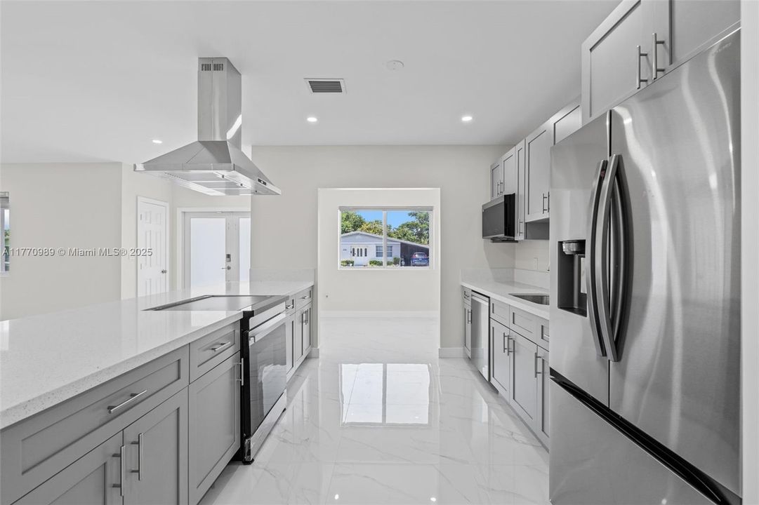 Недавно арендовано: $3,999 (4 спален, 2 ванн, 1973 Квадратных фут)