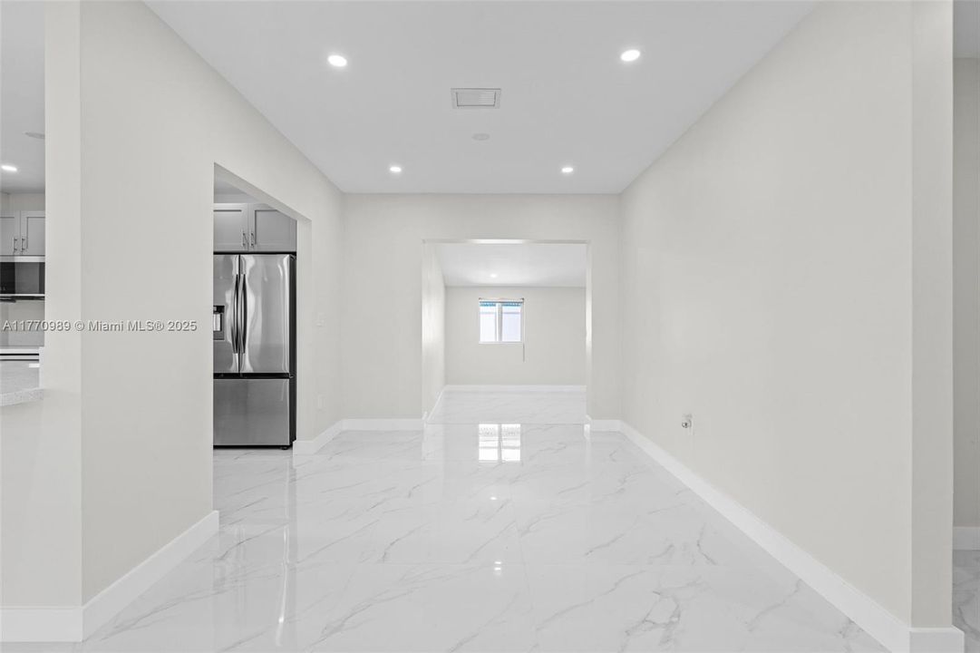 Недавно арендовано: $3,999 (4 спален, 2 ванн, 1973 Квадратных фут)