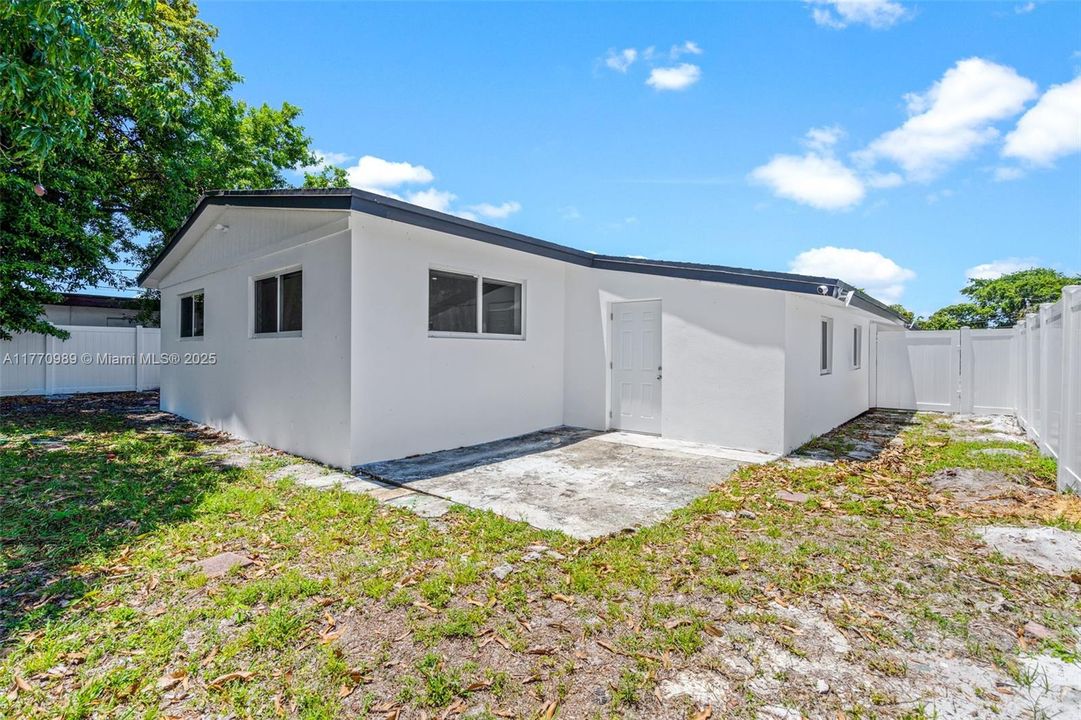 Недавно арендовано: $3,999 (4 спален, 2 ванн, 1973 Квадратных фут)