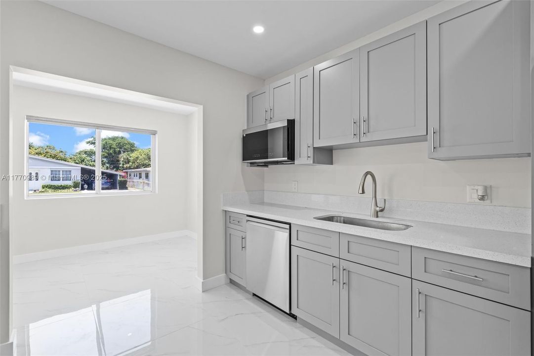 Недавно арендовано: $3,999 (4 спален, 2 ванн, 1973 Квадратных фут)