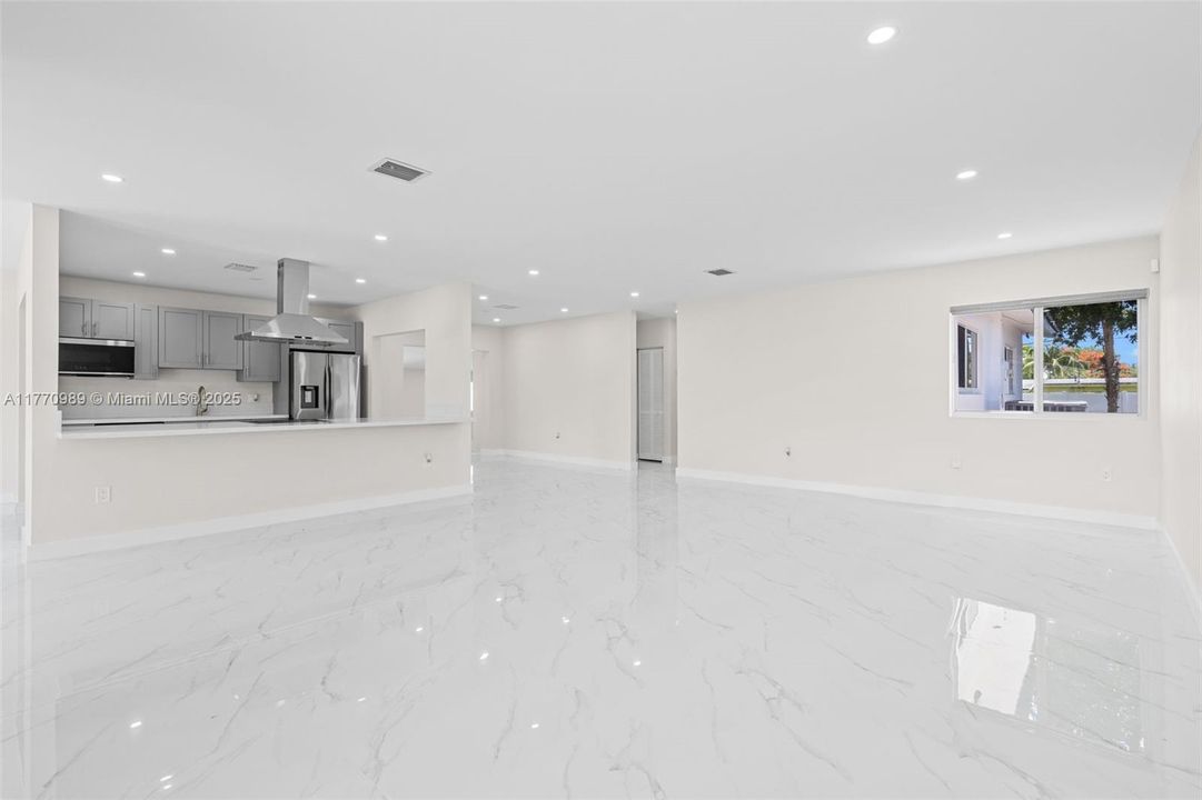 Недавно арендовано: $3,999 (4 спален, 2 ванн, 1973 Квадратных фут)