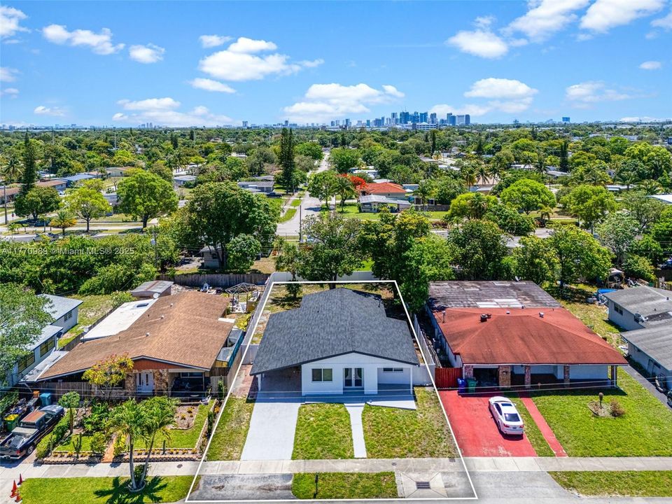 Недавно арендовано: $3,999 (4 спален, 2 ванн, 1973 Квадратных фут)