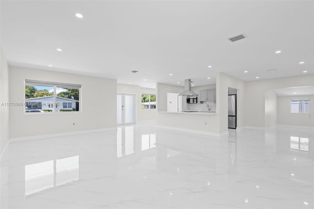 Недавно арендовано: $3,999 (4 спален, 2 ванн, 1973 Квадратных фут)