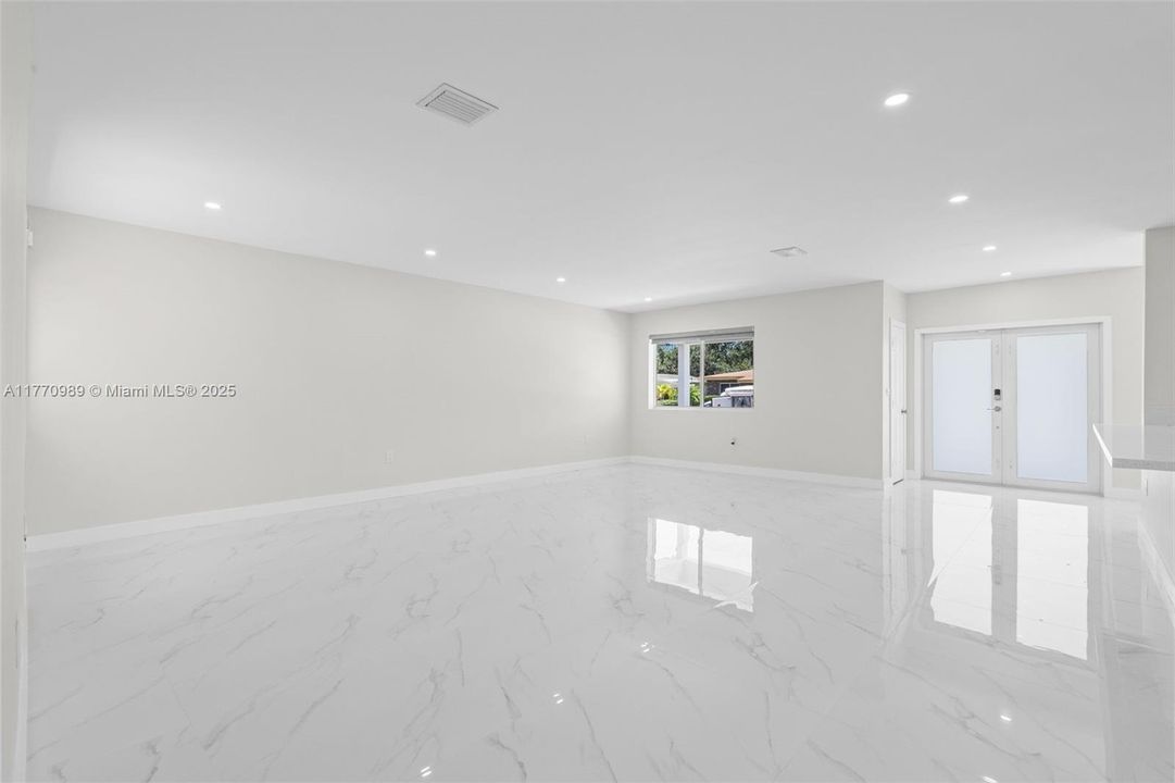 Недавно арендовано: $3,999 (4 спален, 2 ванн, 1973 Квадратных фут)