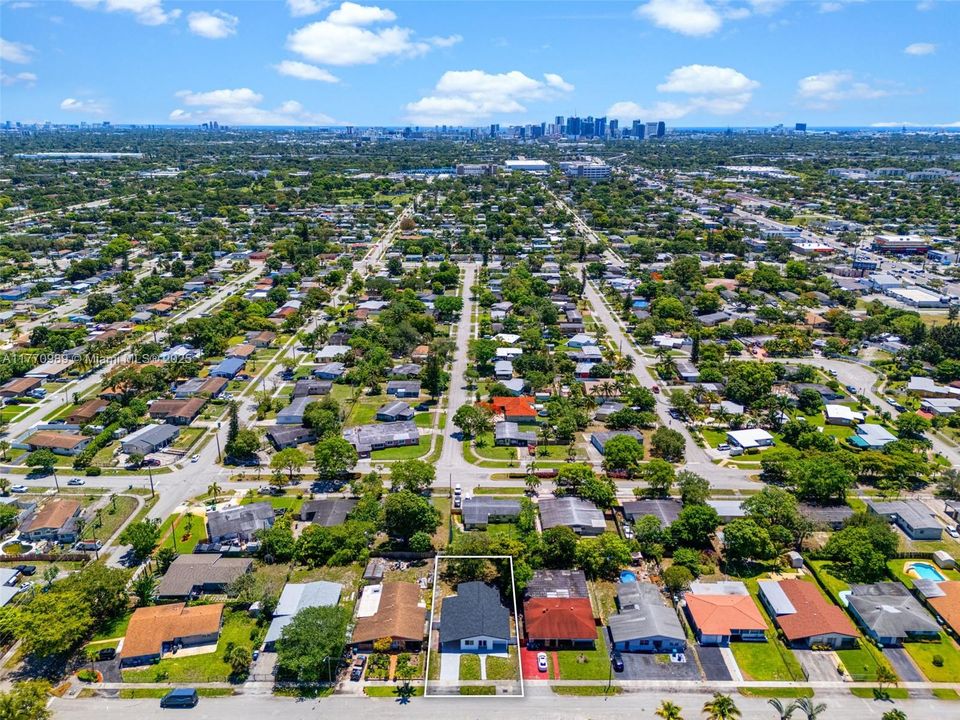 Недавно арендовано: $3,999 (4 спален, 2 ванн, 1973 Квадратных фут)