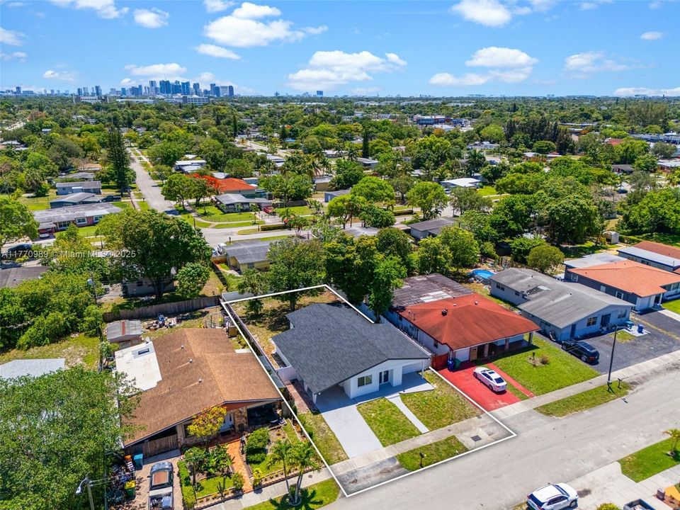 Недавно арендовано: $3,999 (4 спален, 2 ванн, 1973 Квадратных фут)