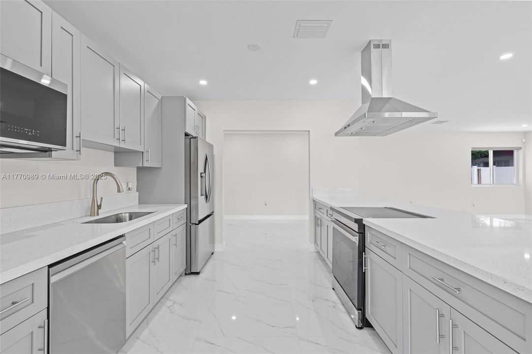 Недавно арендовано: $3,999 (4 спален, 2 ванн, 1973 Квадратных фут)