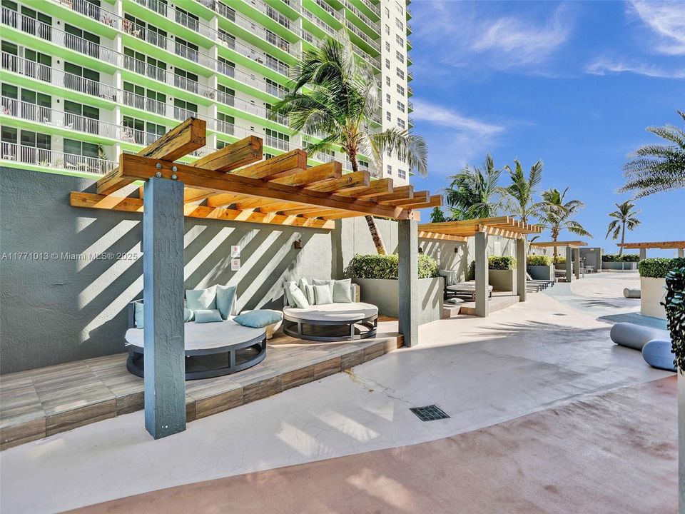 Recently Rented: $2,850 (1 beds, 1 baths, 791 Square Feet)