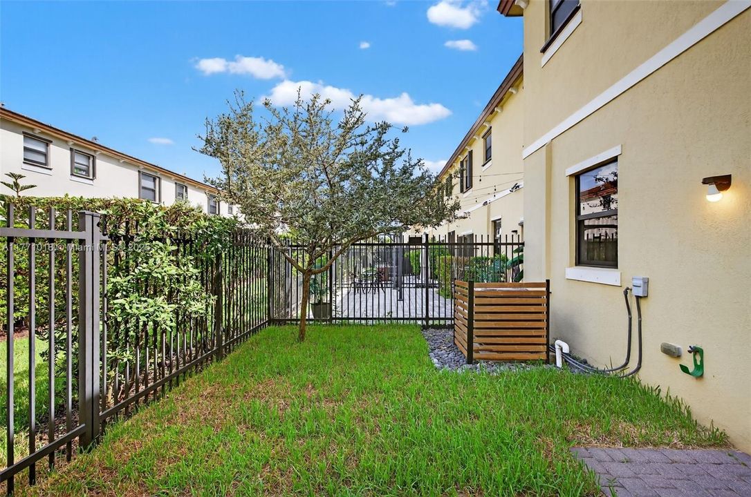 Недавно продано: $535,000 (3 спален, 2 ванн, 1863 Квадратных фут)