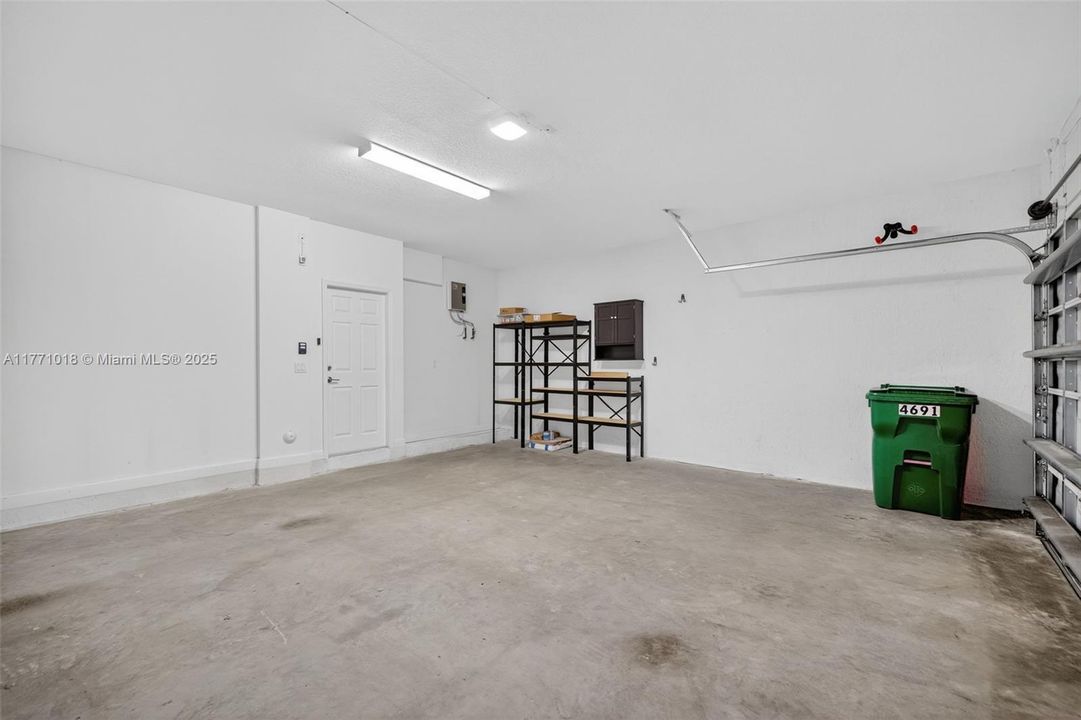 Недавно продано: $535,000 (3 спален, 2 ванн, 1863 Квадратных фут)