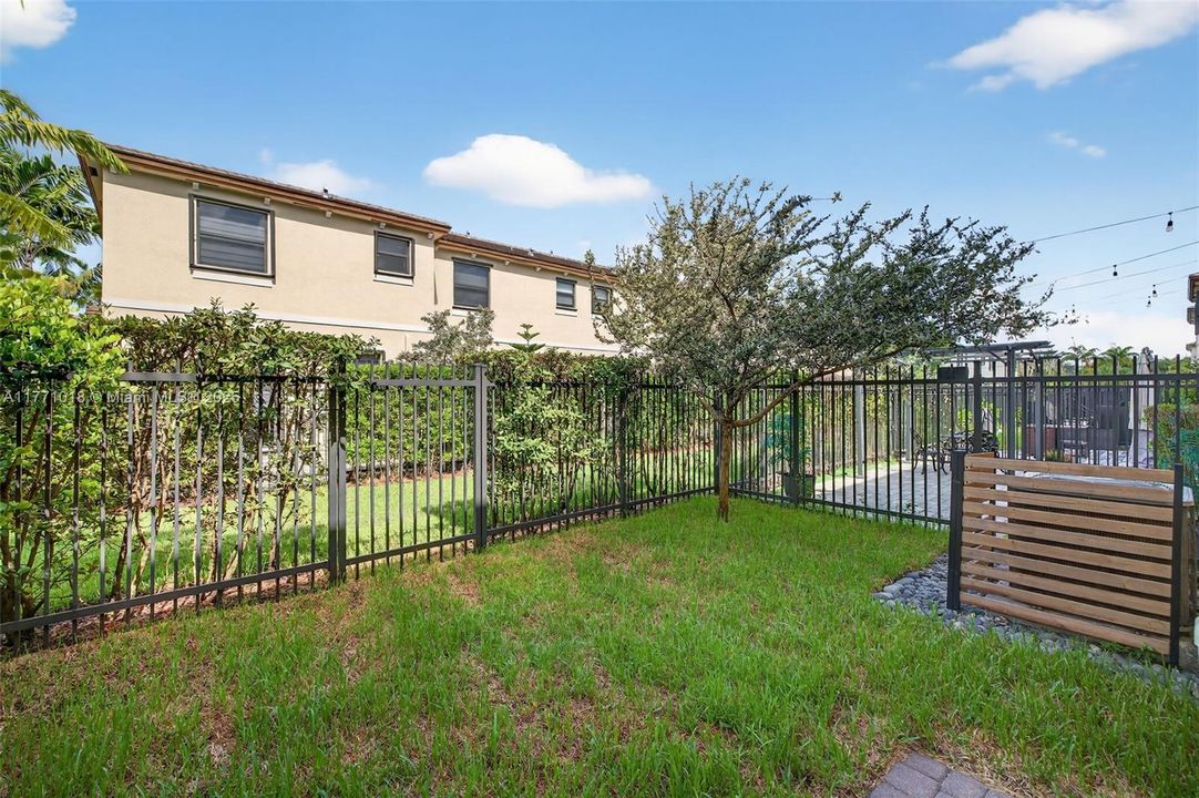 Недавно продано: $535,000 (3 спален, 2 ванн, 1863 Квадратных фут)