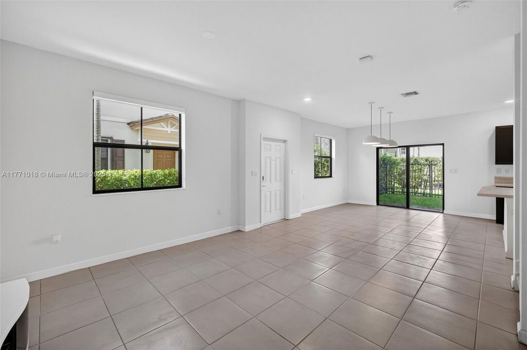 Недавно продано: $535,000 (3 спален, 2 ванн, 1863 Квадратных фут)