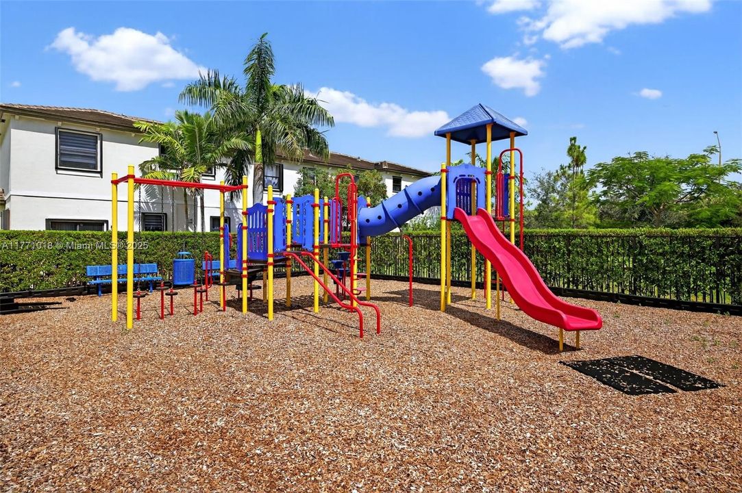 Недавно продано: $535,000 (3 спален, 2 ванн, 1863 Квадратных фут)