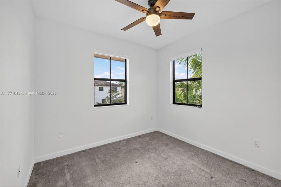 Недавно продано: $535,000 (3 спален, 2 ванн, 1863 Квадратных фут)