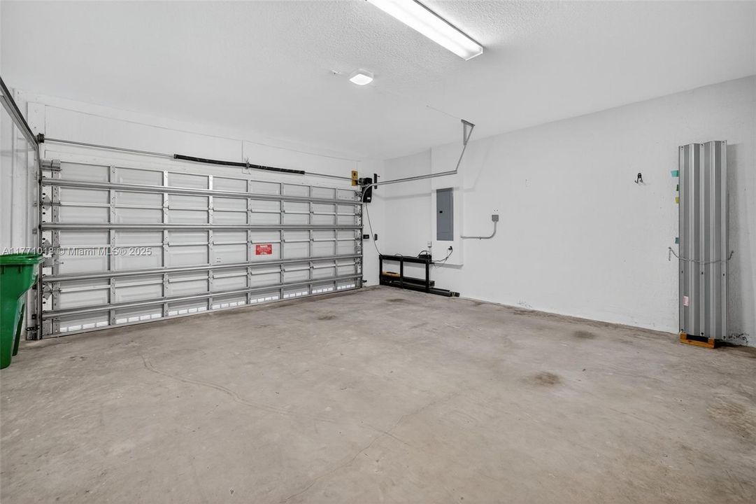 Недавно продано: $535,000 (3 спален, 2 ванн, 1863 Квадратных фут)