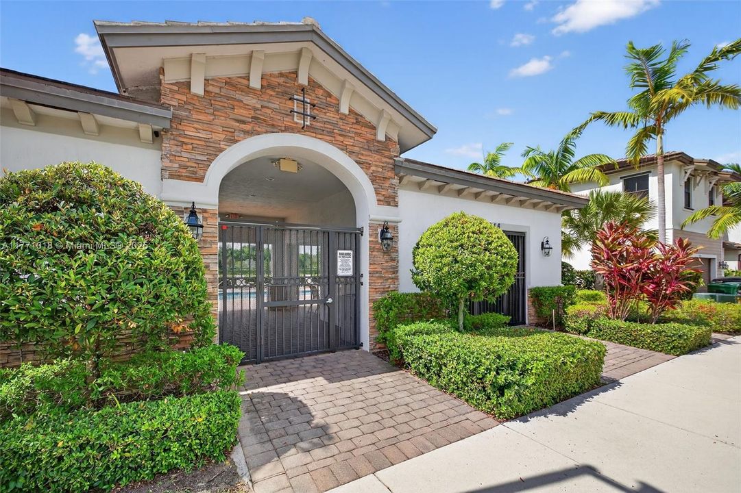 Недавно продано: $535,000 (3 спален, 2 ванн, 1863 Квадратных фут)