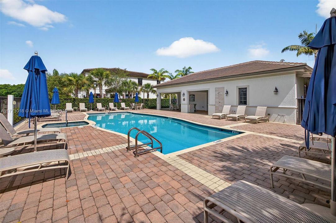 Недавно продано: $535,000 (3 спален, 2 ванн, 1863 Квадратных фут)