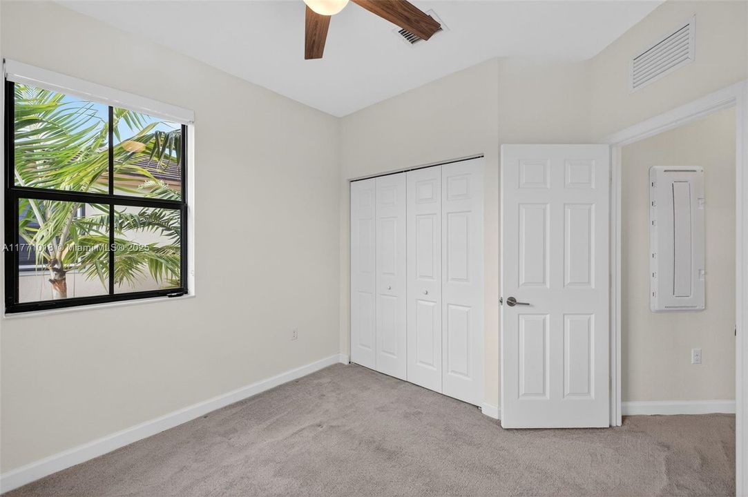 Недавно продано: $535,000 (3 спален, 2 ванн, 1863 Квадратных фут)