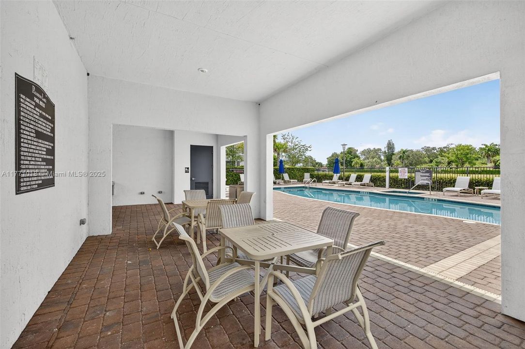 Недавно продано: $535,000 (3 спален, 2 ванн, 1863 Квадратных фут)