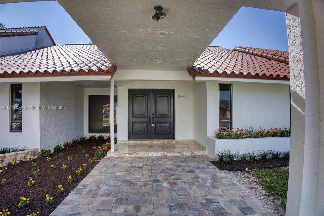 最近售出: $1,350,000 (3 贝兹, 2 浴室, 2919 平方英尺)