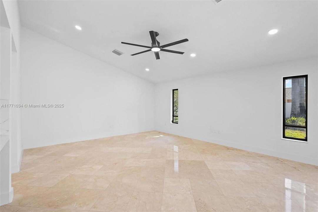 最近售出: $1,350,000 (3 贝兹, 2 浴室, 2919 平方英尺)