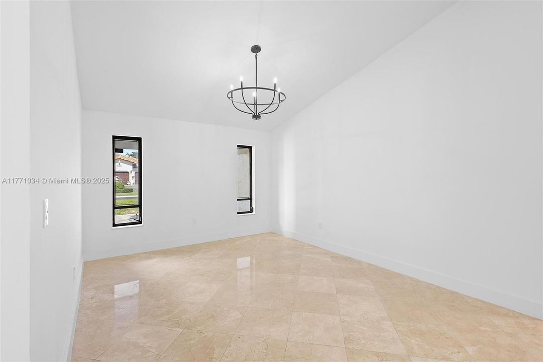 最近售出: $1,350,000 (3 贝兹, 2 浴室, 2919 平方英尺)