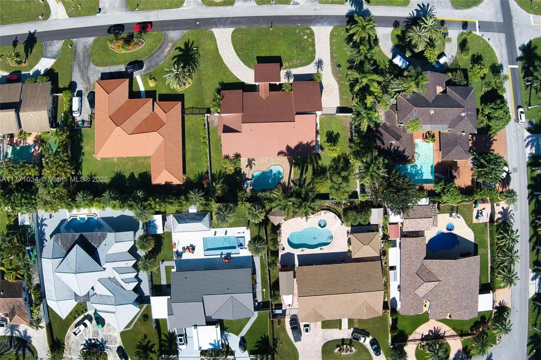 最近售出: $1,350,000 (3 贝兹, 2 浴室, 2919 平方英尺)