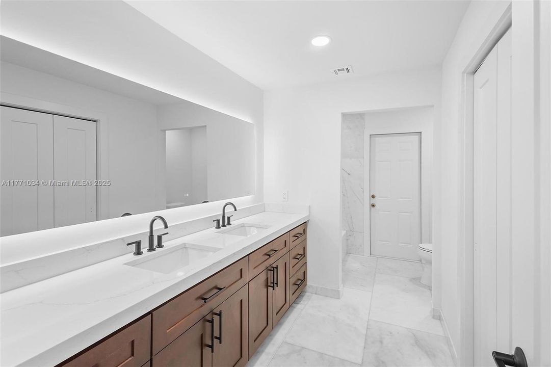 最近售出: $1,350,000 (3 贝兹, 2 浴室, 2919 平方英尺)