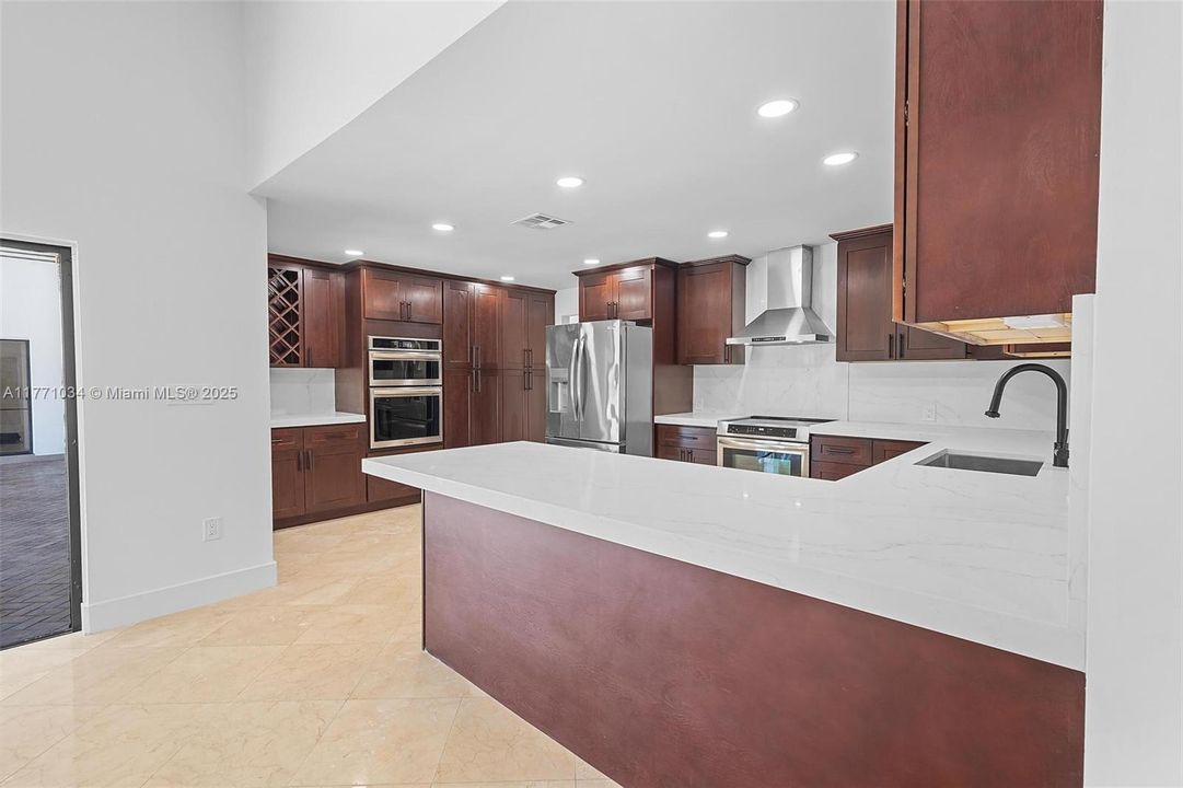 最近售出: $1,350,000 (3 贝兹, 2 浴室, 2919 平方英尺)