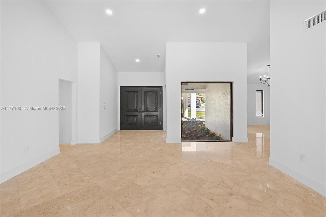 最近售出: $1,350,000 (3 贝兹, 2 浴室, 2919 平方英尺)