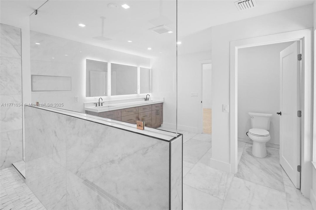 最近售出: $1,350,000 (3 贝兹, 2 浴室, 2919 平方英尺)