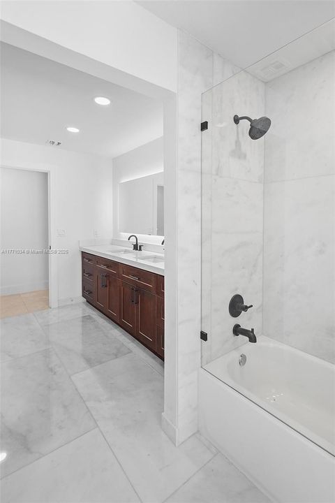 最近售出: $1,350,000 (3 贝兹, 2 浴室, 2919 平方英尺)