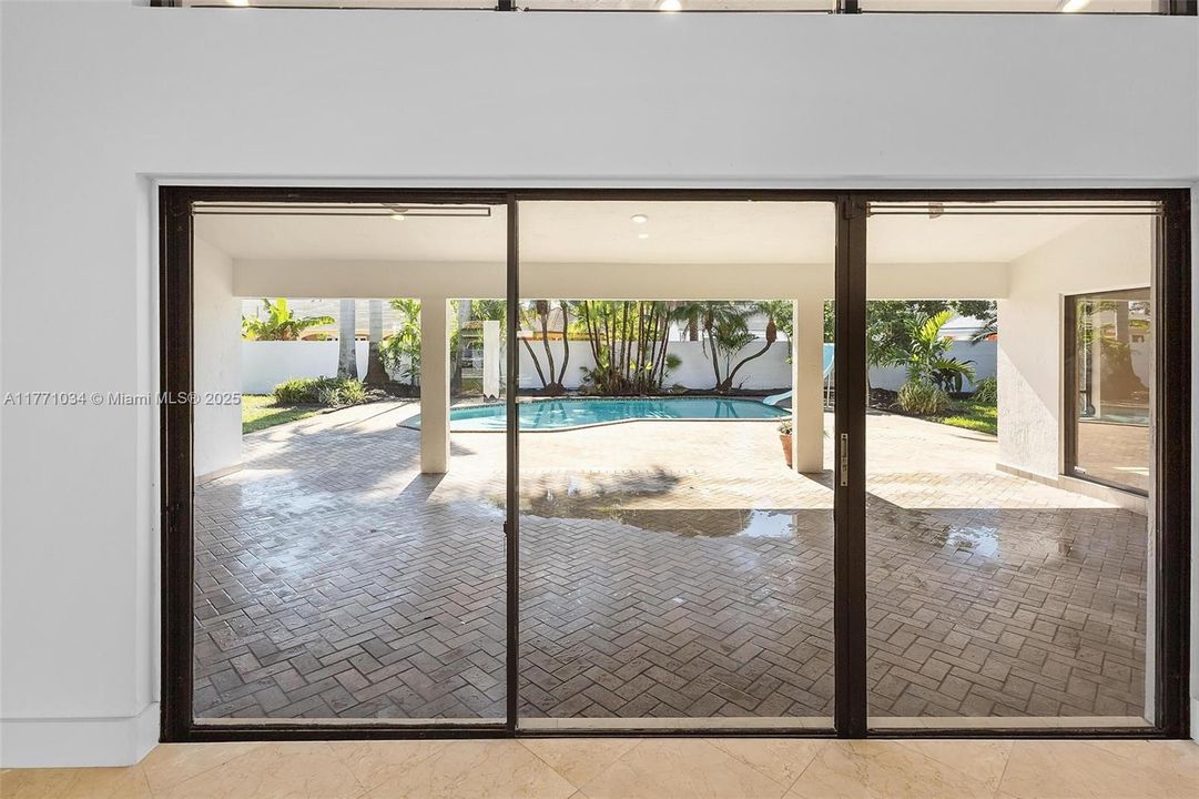 最近售出: $1,350,000 (3 贝兹, 2 浴室, 2919 平方英尺)