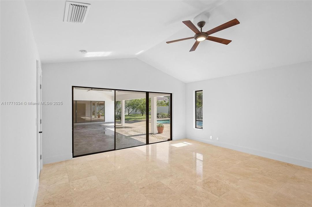 最近售出: $1,350,000 (3 贝兹, 2 浴室, 2919 平方英尺)