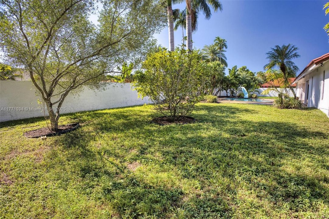 最近售出: $1,350,000 (3 贝兹, 2 浴室, 2919 平方英尺)