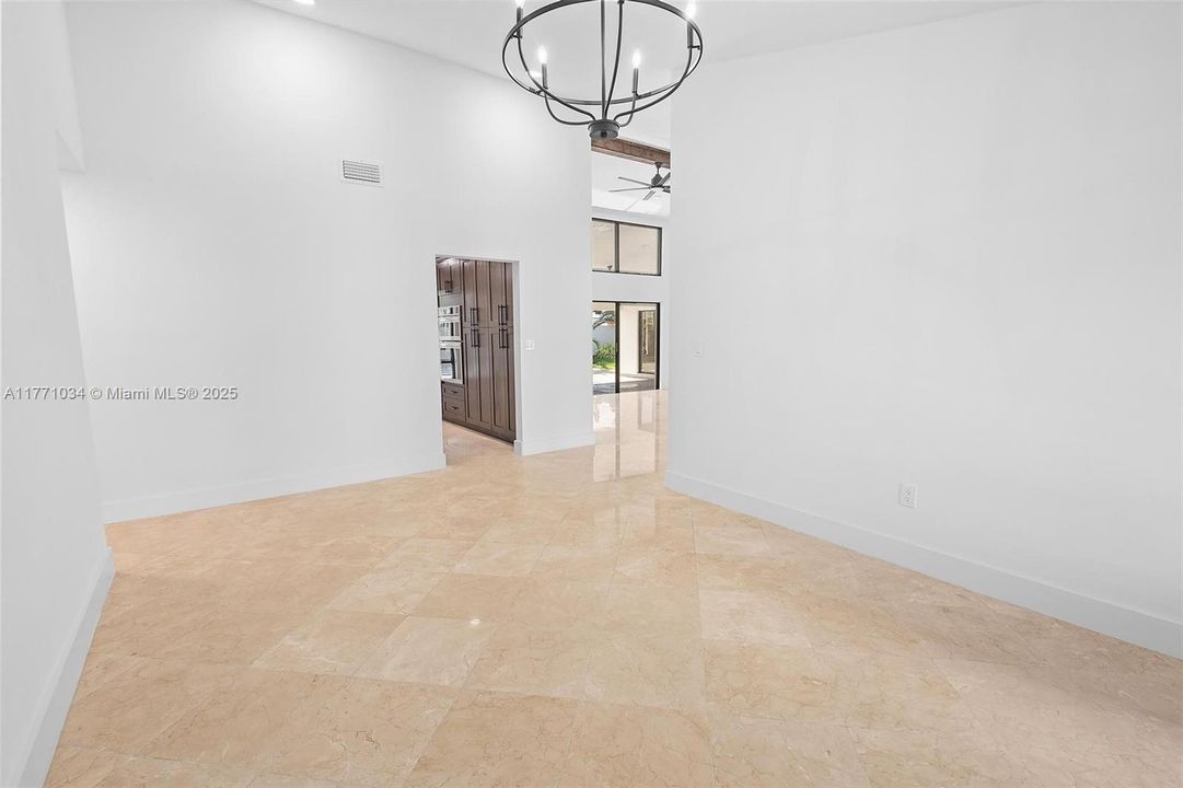 最近售出: $1,350,000 (3 贝兹, 2 浴室, 2919 平方英尺)