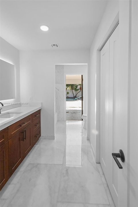 最近售出: $1,350,000 (3 贝兹, 2 浴室, 2919 平方英尺)