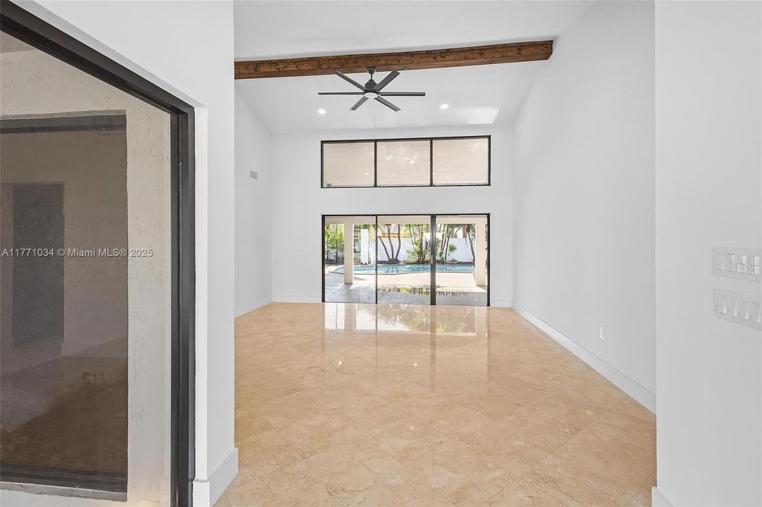 最近售出: $1,350,000 (3 贝兹, 2 浴室, 2919 平方英尺)