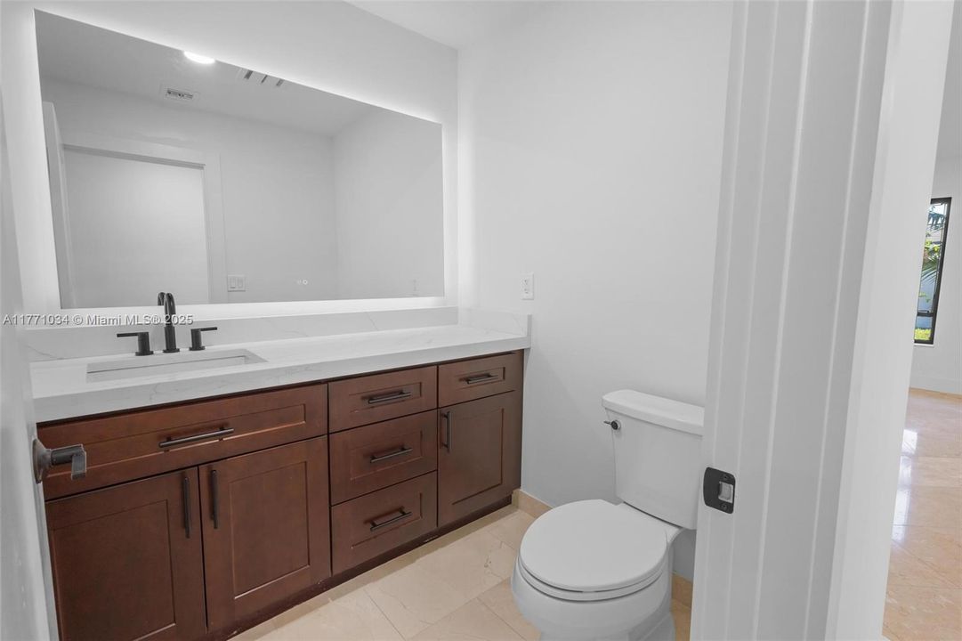 最近售出: $1,350,000 (3 贝兹, 2 浴室, 2919 平方英尺)