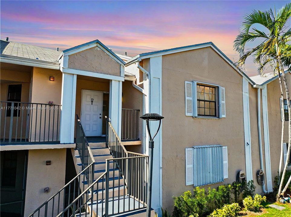 Recently Sold: $215,000 (2 beds, 2 baths, 960 Square Feet)