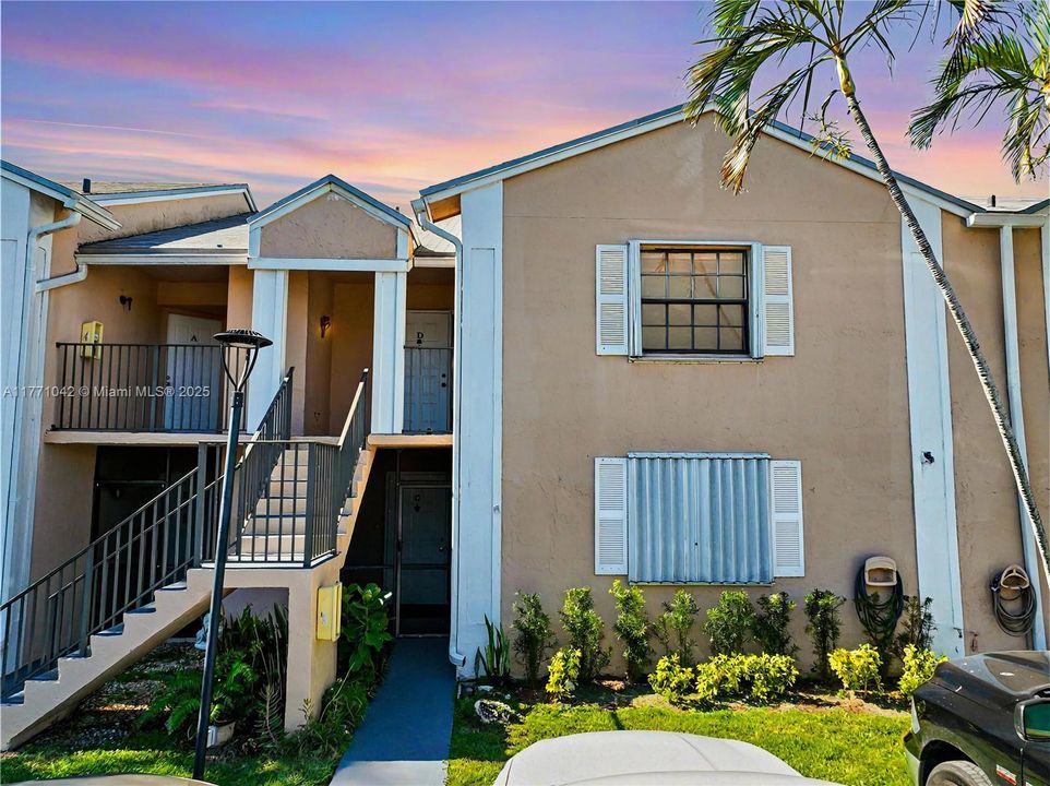 Recently Sold: $215,000 (2 beds, 2 baths, 960 Square Feet)